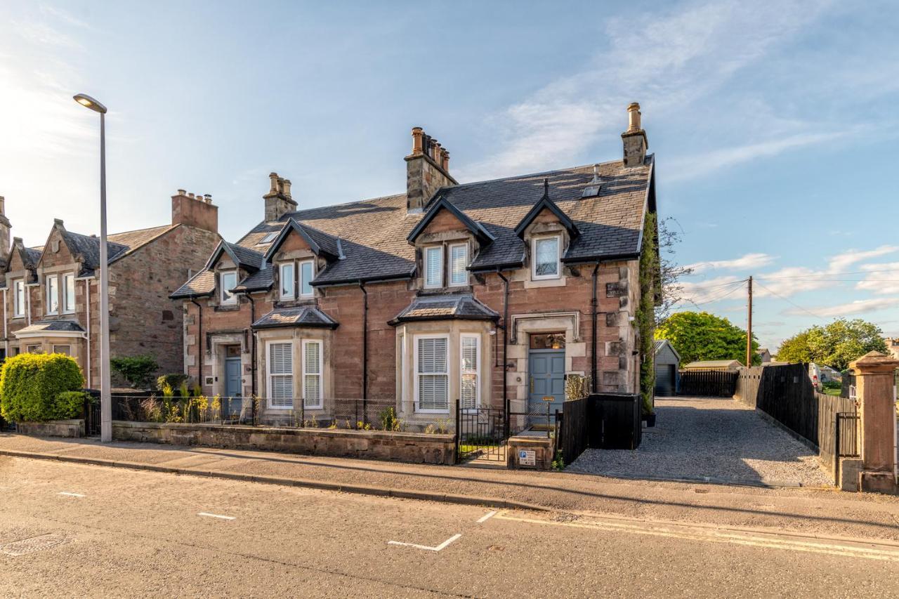 Luxury Inverness Central Apartment Private Parking Exterior photo